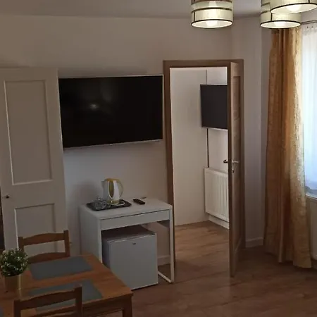 Rodos Pokoje Goscinne * Leba